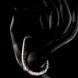 Bracelet tennis en moissanite taille émeraude de luxe, finition or blanc, classique, minimaliste, étincelant, élégant, cadeau pour femme - Product Image 3