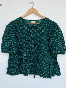 เสื้อผู้หญิงสีเขียวลายจุดผ้าฝ้ายแขนพองผูกเอวทรงเปปลัมสไตล์ลำลองฤดูร้อนแฟชั่นโบโฮ - Product Image 1