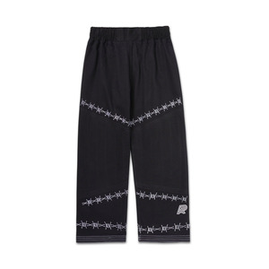 Kimono de Jiu-Jitsu noir pour arts martiaux, modèle A & P Barrier Gi, avec broderie motif fil barbelé et accents blancs - Product Image 5