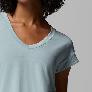 T-shirt streetwear uni tendance, style décontracté avec col en V, design décontracté pour le streetwear, haute qualité - Product Image 4