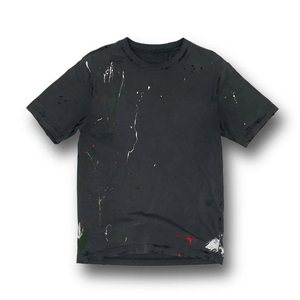 เสื้อยืดคอกลมแขนสั้นสีดำล้างสีสำหรับผู้ชาย พิมพ์ลายสาดสีสไตล์สตรีท - Product Image 1