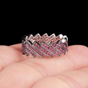 Vente en gros de bagues en argent sterling 925 massif avec rubis naturels, pavés géométriques en zigzag, bijoux Memoria - Product Image 5