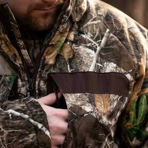 Veste de chasse à capuche épaisse avec couche extérieure coupe-vent et isolation intérieure douce pour les conditions hivernales difficiles - Product Image 4