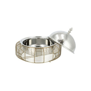 Magnifique réchaud en argent martelé présenté sur un support ouvert en fil doré avec couvercle en dôme, idéal pour les grands événements et les mariages - Product Image 2