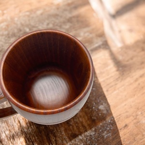 Mug à café et bière minimaliste en bois d'acacia – Vaisselle naturelle pour bars, cafés et restaurants, idéal pour FBA et la vente en ligne - Product Image 4