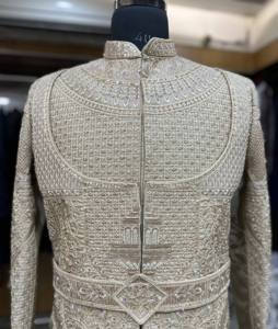 Sherwani Tradicional para Hombre con Cuello Mandarín, Diseño de Arco Herencia, Sin Arrugas, para Bodas y Fiestas, Tacto Divino Premium - Product Image 4