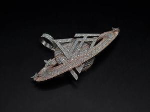 Pendentif diamant minimaliste très demandé pour le bureau ou un usage quotidien, disponible au prix export. - Product Image 5