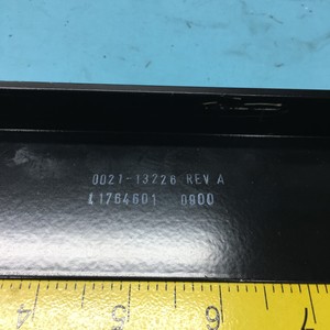 AMAT 0021-13226 FLANGE, SOPORTE SUPERIOR PARA CARDA - Equipo y piezas de semiconductores de confianza de Trusted Global Legacy - Product Image 1