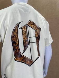 เสื้อยืดผู้ชายพิมพ์ลายดิจิตอลตามสั่ง สีขาวล้วน ประดับเพชรเทียม ลายกราฟิก ทรงโอเวอร์ไซส์ แบบครอป สไตล์โกธิค สตรีทแวร์ - Product Image 3
