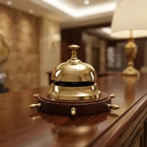 Campana de llamada de latón con base de timón de barco de madera, campana decorativa náutica marítima de sobremesa para recepción de hotel - Product Image 1
