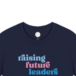 T-shirt en coton doux à col rond et manches courtes, motif « Family Leadership », bleu marine, vêtement décontracté pour tous les jours - Product Image 4