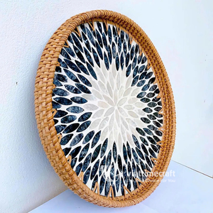 Bandeja Redonda de Ratán con Incrustaciones de Mosaico y Madreperla, Centro de Mesa Artesanal de Lujo para Mesa de Centro - Product Image 2