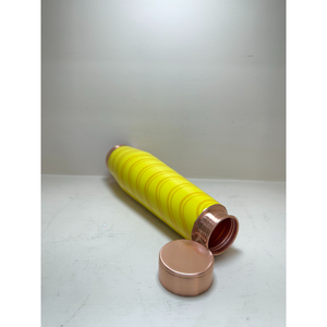 Bouteille d'eau artisanale en cuivre pur jaune, imprimée design, anti-fuite, pour les bienfaits ayurvédiques et les voyages écologiques - Product Image 3