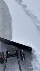 Pousse-neige manuel robuste à 2 roues avec lame galvanisée de 36 pouces pour le déneigement, avec roues et poignée réglable - Product Image 6