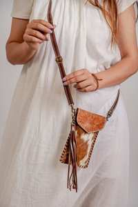 Nuevo Diseño Bolso de Teléfono y Monedero de Piel de Vacuno Genuina con Flecos y Grabado Artesanal, Bolso Bandolera Pequeño, Bolsa de Muñeca, Riñonera - Product Image 1