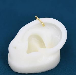 Manchette d'oreille artisanale en argent sterling, finition effet feuille froissée, effet martelé et fondu, sans perçage, argent et or - Product Image 6