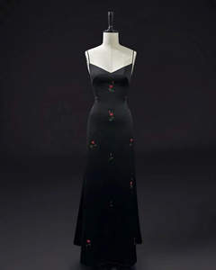Elegante Vestido de Noche de Satén de Seda Negra con Adornos Hechos a Mano, Vestido Largo Ajustado de Lujo, Vestido Largo Hecho a Mano por Artesanos - Product Image 3
