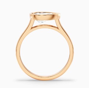 Bague de fiançailles et de mariage élégante en argent sterling 925 plaqué or jaune, sertie d'un moissanite taille poire en monture closée, style solitaire goutte d'eau - Product Image 4