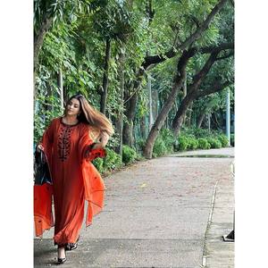 Ensemble haut-bas et dupatta élégant pour femmes, taille XL, en tissu chiffon avec broderie de fils et de paillettes - Product Image 3