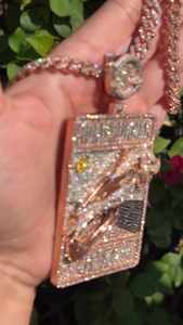 Collar con Colgante Personalizado con Temática Espacial, Chapado en Oro Rosa, Estilo Hip Hop, con Diamantes Moissanite para Hombre - Product Image 3