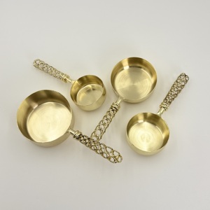 Nuevo Producto Listo para Enviar: Taza Medidora de Acero Inoxidable Dorada con Asa de Alambre de Hierro, Herramientas para Hornear, Utensilios de Medición en India - Product Image 4