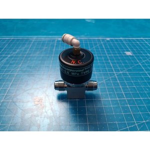 Válvula de Diafragma Manual FUJIKIN 094629, Usada, Piezas de Equipos Legacy Semiconductor - Product Image 3