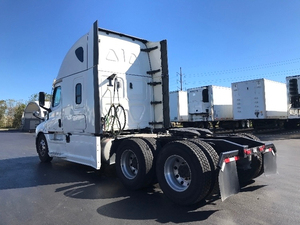 Camión Freightliner Cascadia 126 Usado, Año 2022, Cabina Convencional con Cama, 505Hp Diésel, Distancia Entre Ejes de 229 Pulgadas, Transmisión Automática, Eje de 40,000 Lb. - Product Image 2