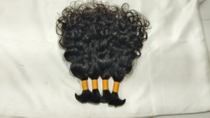 Vente en gros de cheveux humains indiens en vrac pour tresses, 14 pouces, texture bouclée, qualité naturelle, fournisseurs et fabricants de confiance en provenance d'Inde - Product Image 3