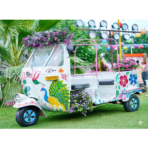 Tuk Tuk de lujo para la entrada nupcial en bodas punjabíes, decorado con diseño floral y de pavo real, colorido y decorativo. - Product Image 5