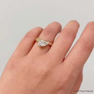 Anillo Ondulado Curvo con Diamante Cultivado en Laboratorio Corte Pera de 1.5 Quilates, Oro Sólido de 14k/18k, Banda de Boda Asimétrica con Contorno de Lágrima, Fabricación - Product Image 4