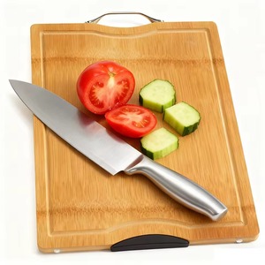 Planche à découper rectangulaire en bambou avec poignée en bois – Durable, écologique, légère, antidérapante, épaisseur 1,5 cm, compatible lave-vaisselle - Product Image 3
