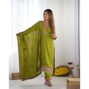 Conjunto de Traje de Fiesta para Mujer de Diseñador con Bordado Intenso - Top, Pantalón y Dupatta para un Look Elegante - Product Image 1