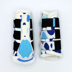 Coussin de selle en satin blanc et bleu imprimé par sublimation, coupe de saut, avec cordon bleu, doublure en bambou - Product Image 3