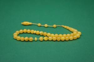 Collier élégant en perles de résine, bijou audacieux et accrocheur pour les amateurs de mode moderne, artisanat indien. - Product Image 2