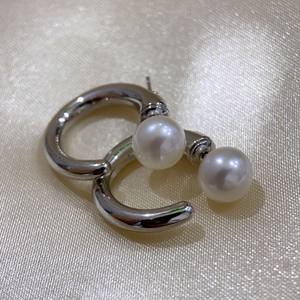Nouvelles boucles d'oreilles en perles d'eau douce rétro de 2025, petites boucles d'oreilles en forme de C, 6-7 mm, ultra brillantes, ultra impeccables, avec aiguilles en or 14 carats et argent - Product Image 1
