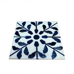 Dessous de verre à thé classique européen en bois d'acacia carré isolant antidérapant pour la maison, le restaurant et le bar avec un design en résine d'os - Product Image 2