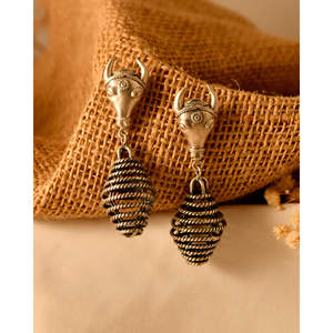 Collares de Moda Meera Jaipur Kamdhenu y Elegantes Pendientes de Plata de Origen Indio Modelo MTER529 - Product Image 2