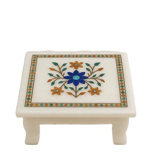 Mesa de Oración Chowki Moderna de Mediados de Siglo con Incrustaciones de Mármol Blanco, Taburete de Pietra Dura Floral Hecho a Mano, Piedra India para Puja, Cumpleaños, Diwali - Product Image 1
