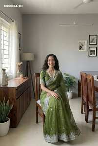 Sari de satén Fendy exclusivo de color increíble y aspecto magnífico con bordado de lentejuelas a precio de mayorista - Product Image 4