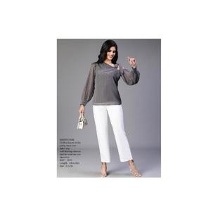 Blusa Elegante y Ligera de Crepé con Mangas Campana, Estampado Floral Digital, Transpirable, Moderna, con Técnica de Teñido Liso - Product Image 3