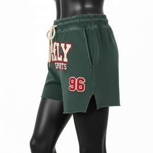 Shorts en molleton de coton et polyester pour femme, couleur verte, ourlet brut, broderie chenille, appliqué, logo personnalisé. - Product Image 3