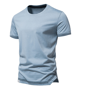 T-shirt décontracté pour homme, bleu clair, coupe ajustée, manches courtes, col rond, avec bordure contrastante, en jersey uni - Product Image 2