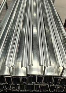 Poutre en acier de qualité supérieure Z Purlin 140*50*20*2.5 Profilé formé à froid pour les ossatures de bâtiments métalliques - Product Image 2