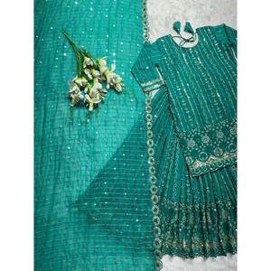 Belle tenue de fête pour femmes ensemble Lehenga avec bordure fantaisie comprenant un haut et Dupatta - Product Image 4