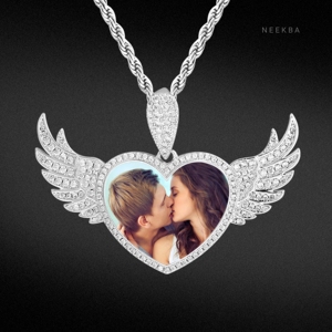 Colgante de Plata de Ley 925 con Alas de Ángel y Corazón para Foto, Colgante Personalizado con Imagen, Colgante con Foto Personalizada de Moissanita - Product Image 1