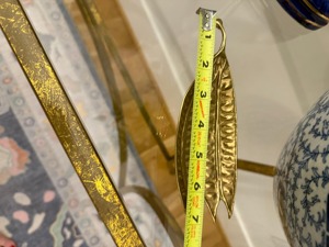 Plato de hoja de oro de estilo único, perfecto para exhibir pequeños artículos decorativos y como bandeja de decoración para el baño, para velas o accesorios. - Product Image 5