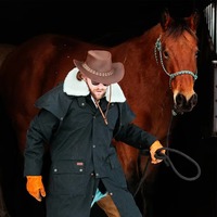 Chapeau de cowboy marron avec bande cloutée et cordon de menton, style western pour l'équitation, chapeau de chevalier quatre saisons brodé à la main pour homme