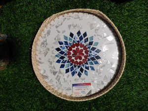 ถาดเสิร์ฟหวายทรงกลมที่ออกแบบมาอย่างสวยงามพร้อมฝังเปลือกหอยมุกเหมาะสำหรับเดือนรอมฎอนอีดและใช้ในบ้านทุกวัน - Product Image 3