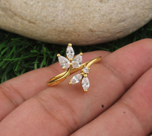 แหวนทองชุบทำมือ ดีไซน์เรียบหรู ประดับอัญมณี สามารถสวมซ้อนกันได้ เหมาะสำหรับผู้หญิง สวมใส่ในงานปาร์ตี้หรือในชีวิตประจำวัน - Product Image 5