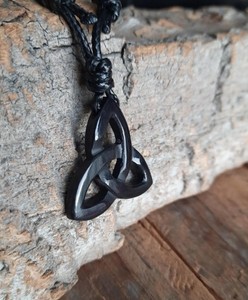 Pendentif en corne de buffle, bijou authentique en corne naturelle, design élégant fait main pour les collections de mode modernes dans le monde entier - Product Image 3